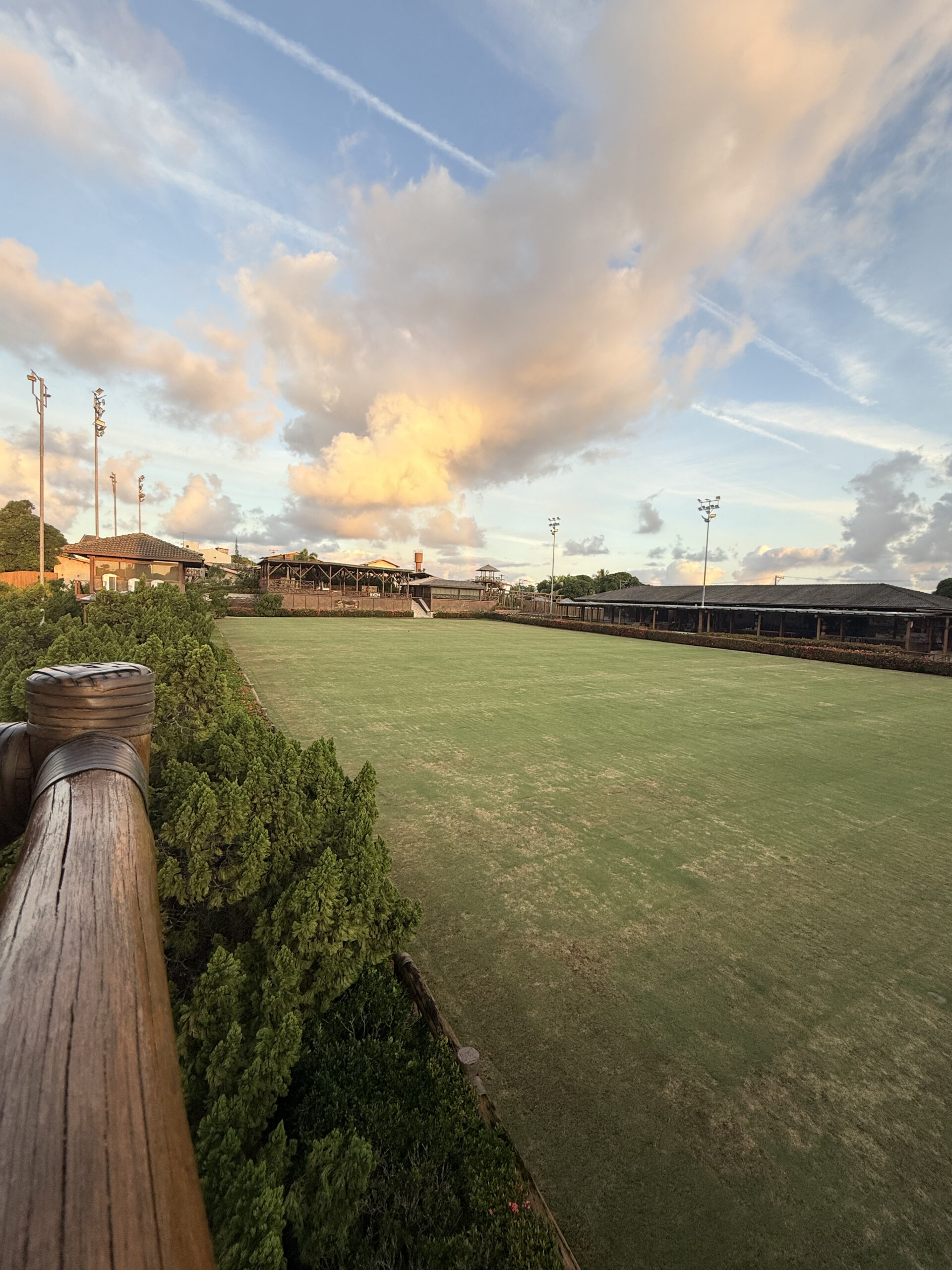 Campo do Sítio Chuin na luz do fim da tarde